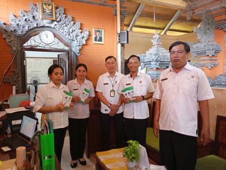 DLH Buleleng Sosialisasikan Kebersihan Sungai di Perbatasan Subuk–Tinggarsari